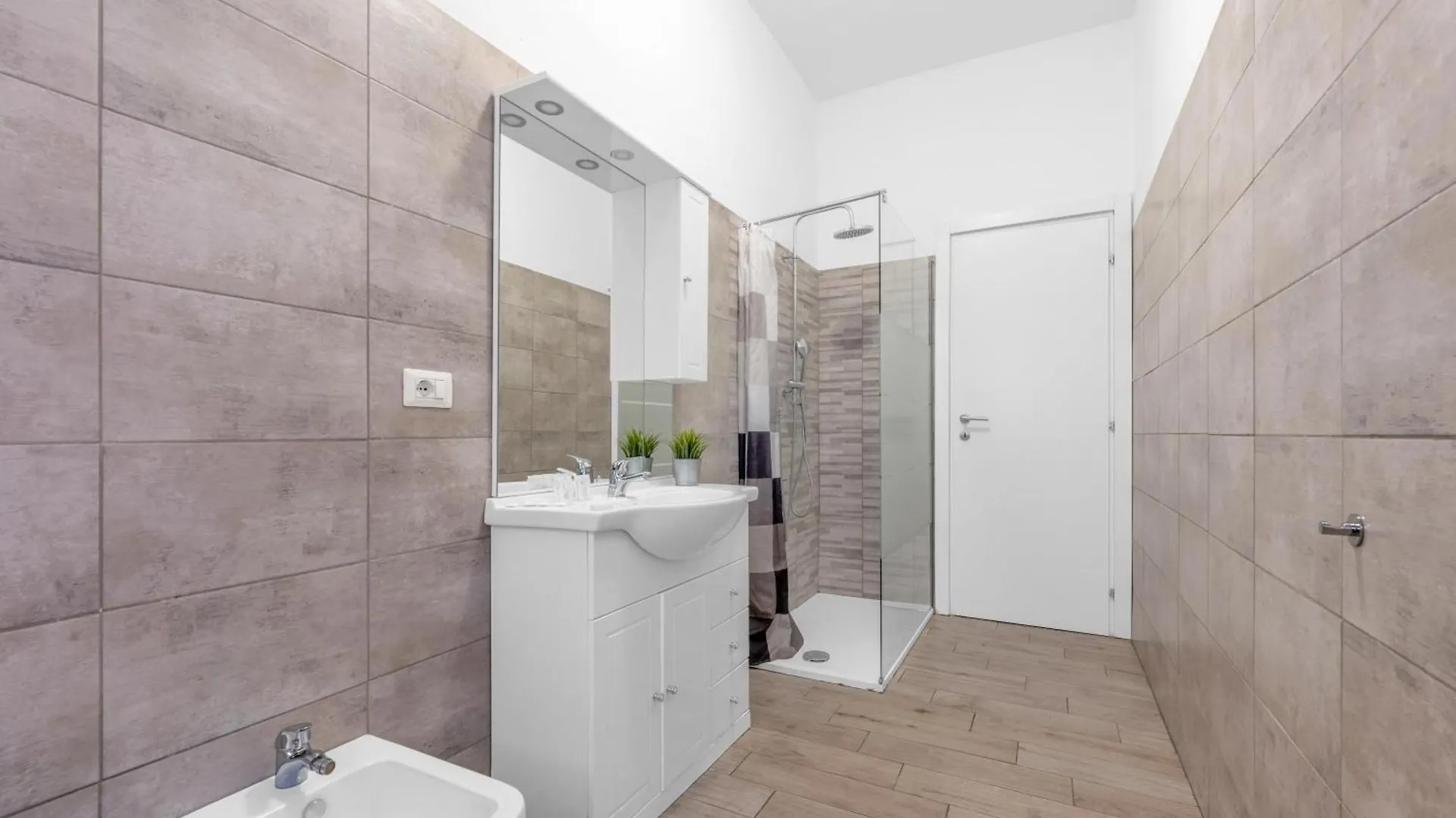 Ma26 -San Siro- Large - New Apartment - Milánó 0*,